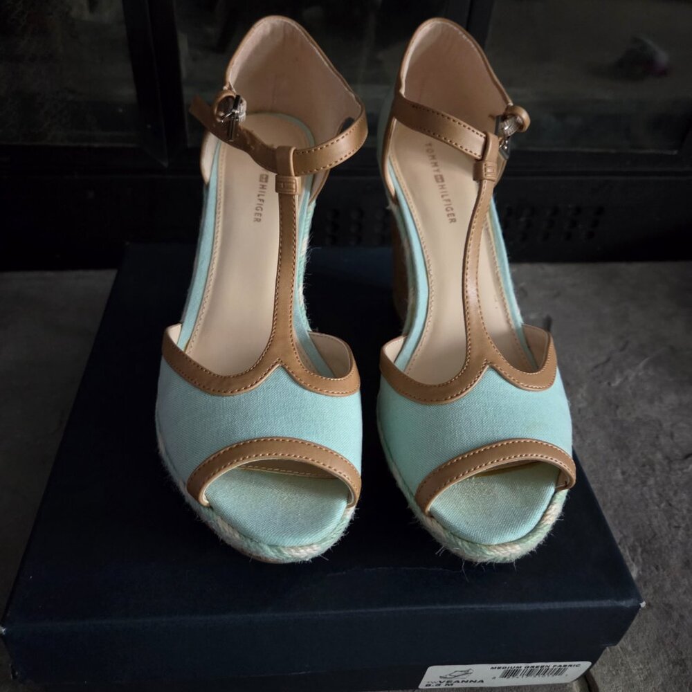 Tommy Hilfiger Veanna Cork Wedge Sandal size 8.5 M, medium green fabric